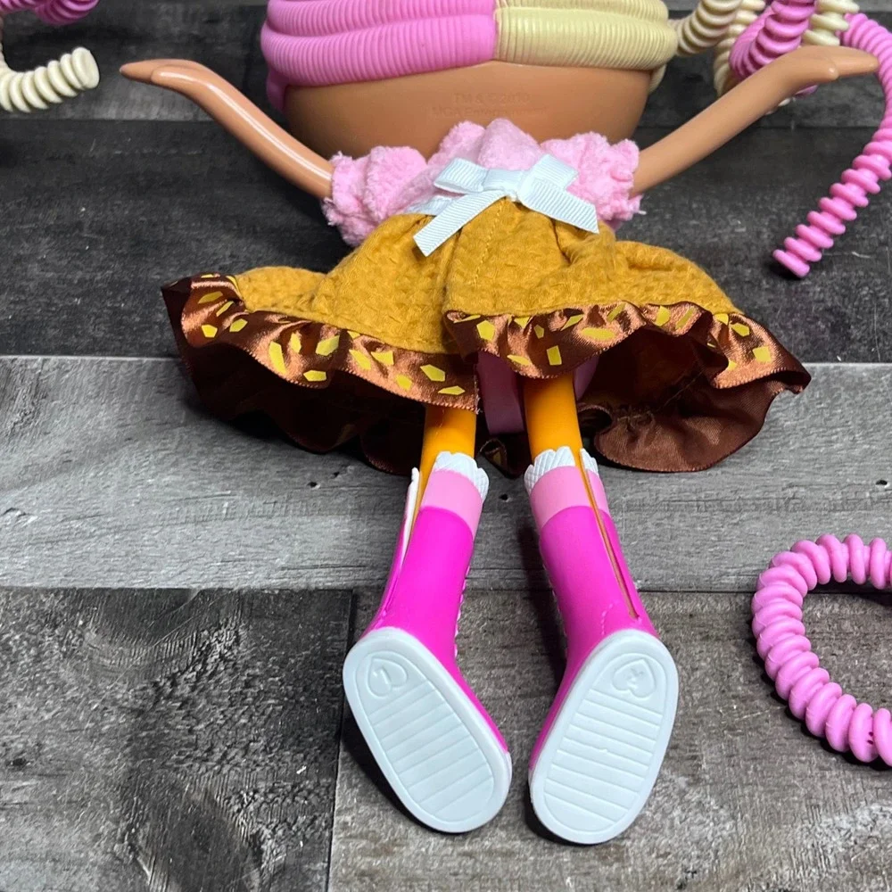 Lalaloopsy Silly Hair Doll Scoops Waffle Cone with Pet Cat MGA 2010 Pink Yellow